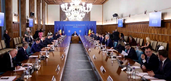 Coaliția de guvernare introduce reprezentanți din toate partidele în structura cheie a Guvernului