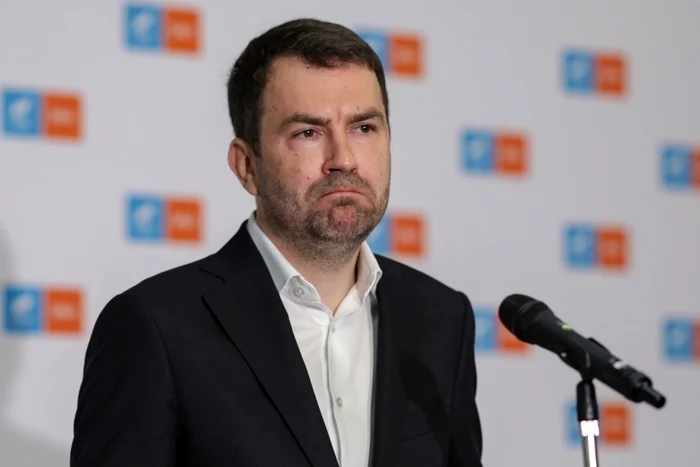 Proiectul USR pentru bazin de înot, retras după protestul unui centru de teatru