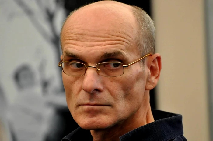 Criza politică și financiară a României, reflectată în lupta pentru putere