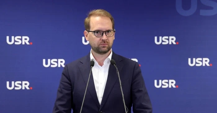 Tensiuni în Coaliția de Guvernare: Reforme Amânate și Confruntări Verbale