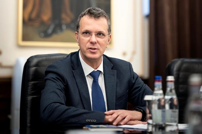 Guvernul optează pentru asumarea răspunderii pe cinci proiecte legislative distincte