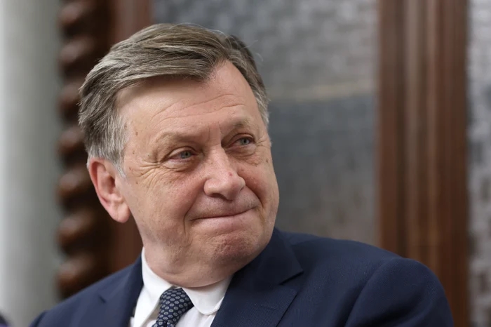 Antonescu critică vizita președintelui în Republica Moldova